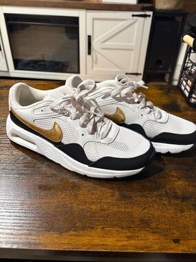 Nike Women's White and Black Athletic Sneakers